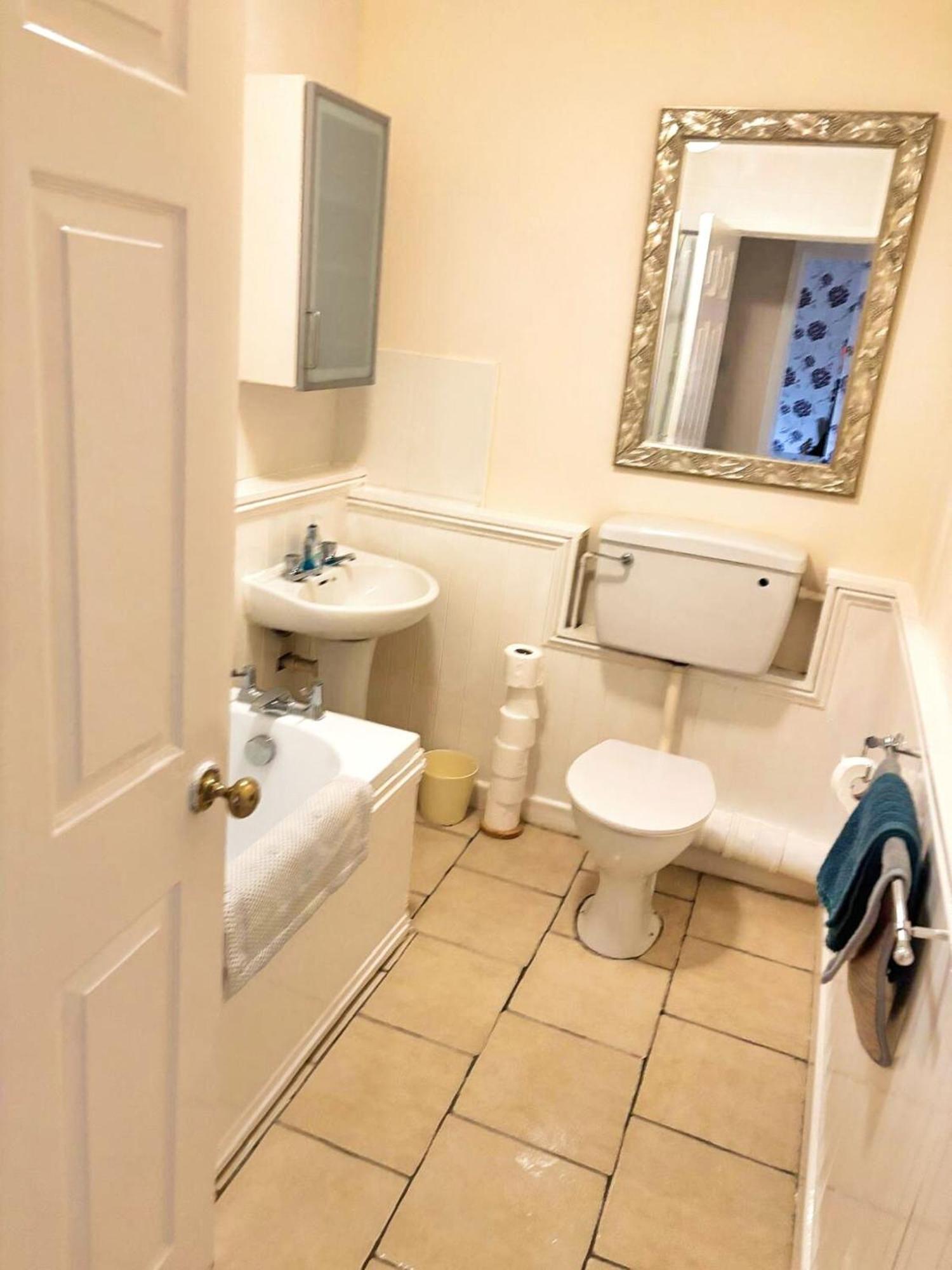 Doncaster - Boswell - Large Balcony Apartment - 2 Double Beds - 2 Bedrooms - Close To Town & Racecourse - Off Street Parking 2 Cars - Fast Wifi Buitenkant foto