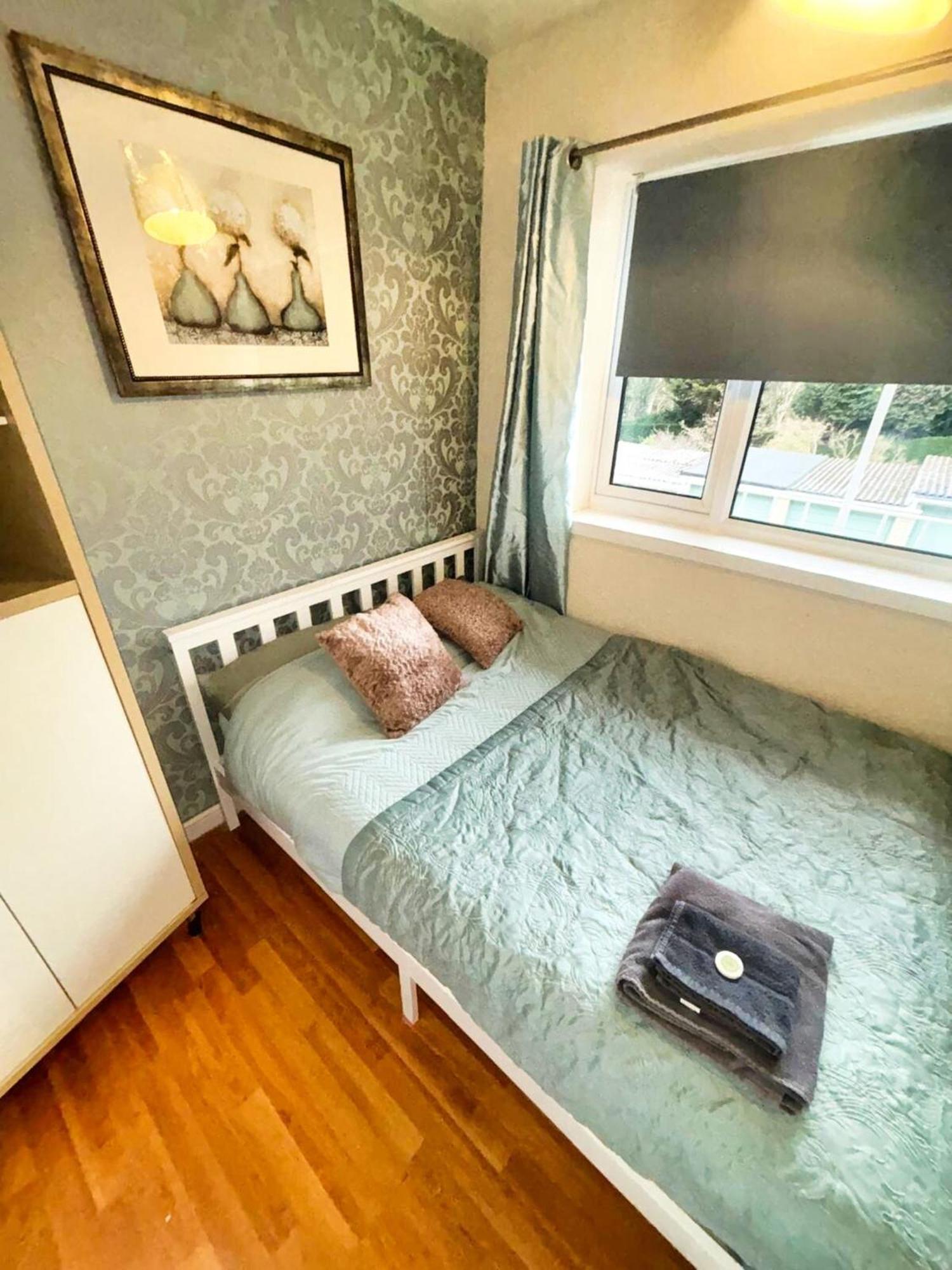 Doncaster - Boswell - Large Balcony Apartment - 2 Double Beds - 2 Bedrooms - Close To Town & Racecourse - Off Street Parking 2 Cars - Fast Wifi Buitenkant foto